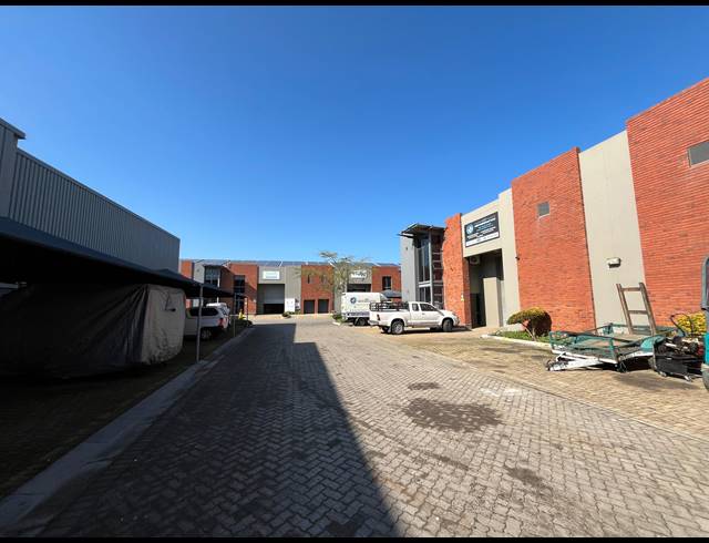 302M² WAREHOUSE TO LET IN STIKLAND INDUSTRIAL